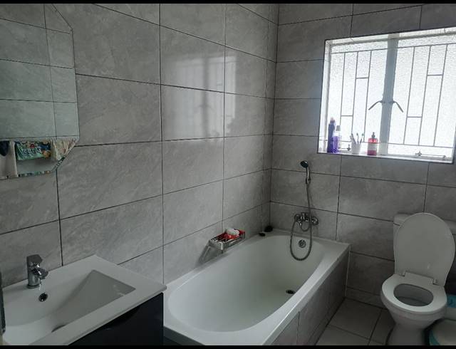 3 bed property to rent in WINCHESTER HILLS